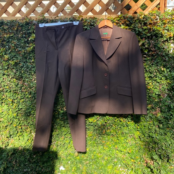 Brown united colors of Benetton suit size 44, but fits a six or an eight - Picture 1 of 6